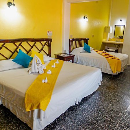 Hotel Casa Sun And Moon Zihuatanejo Exterior photo