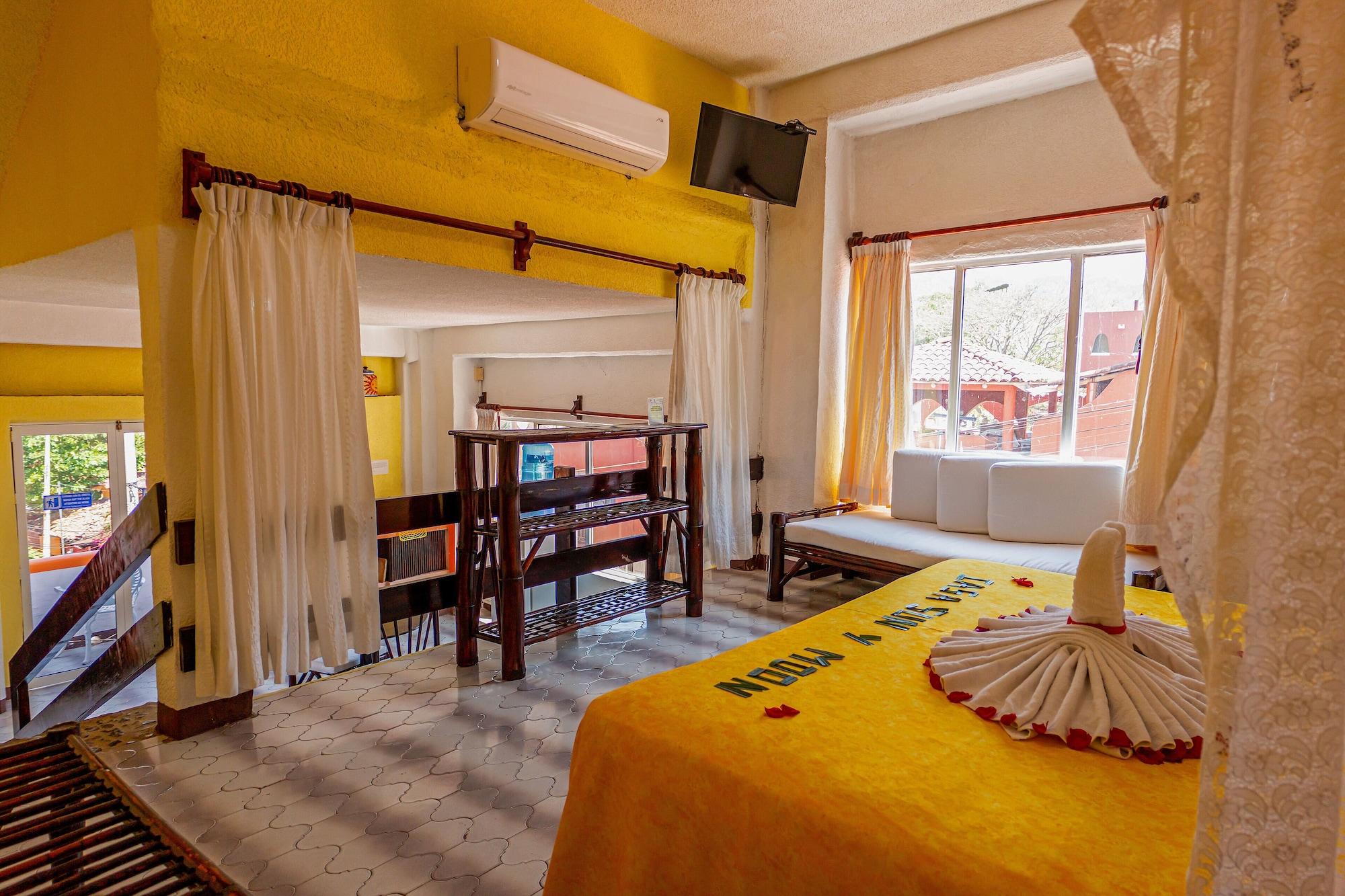 Hotel Casa Sun And Moon Zihuatanejo Exterior photo