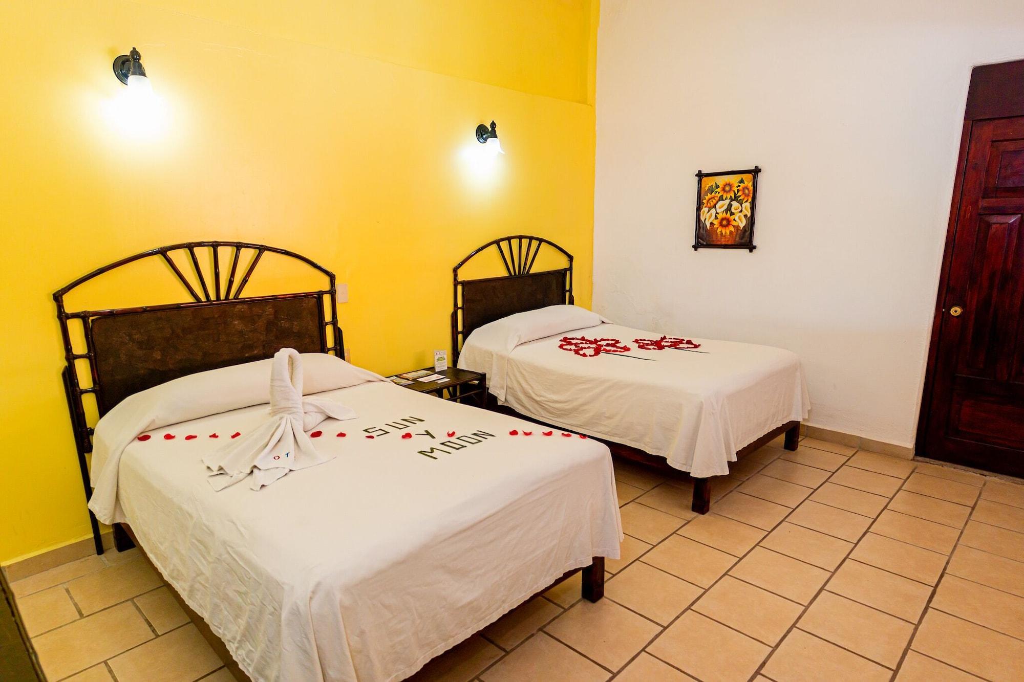 Hotel Casa Sun And Moon Zihuatanejo Exterior photo