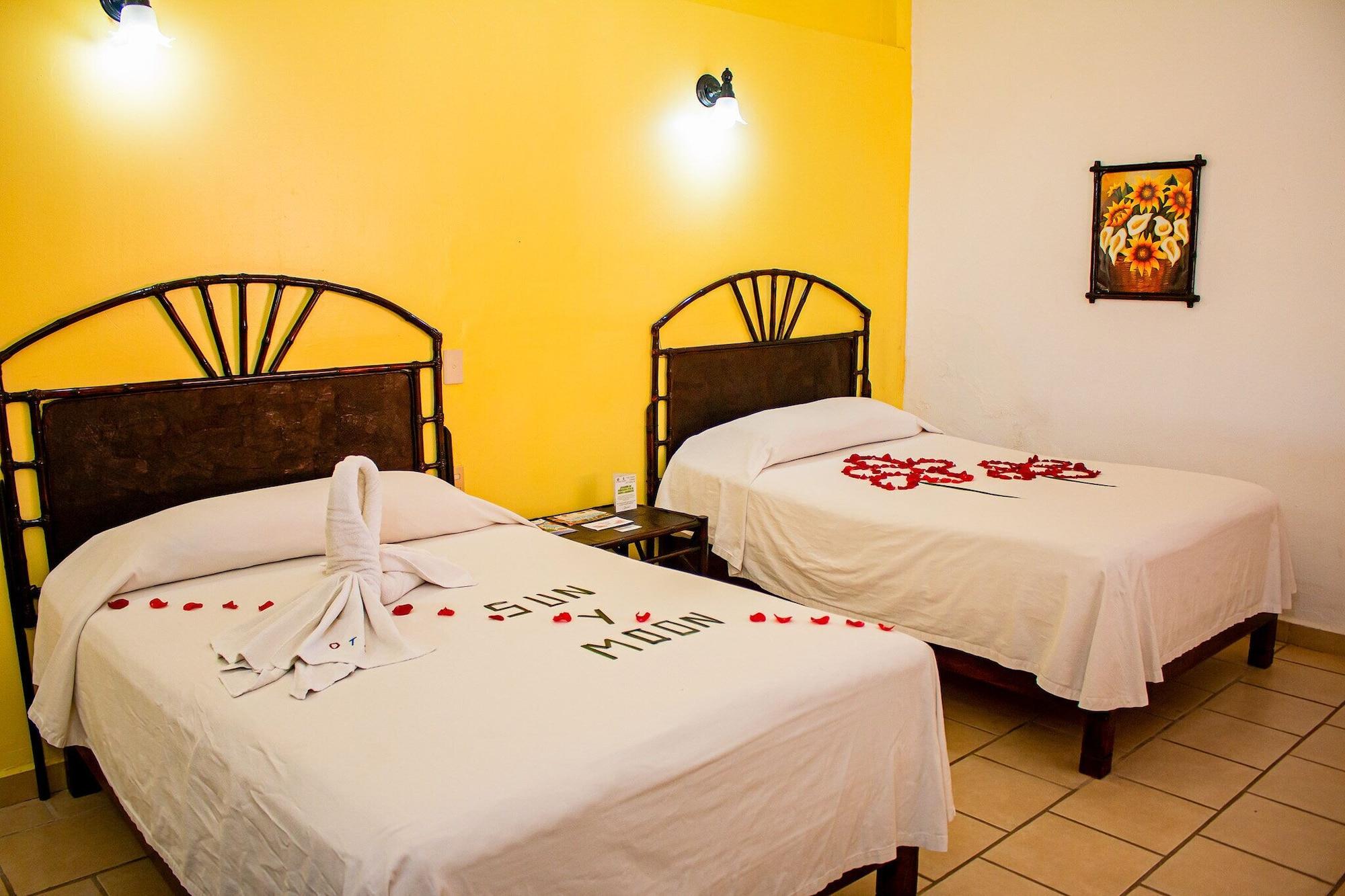 Hotel Casa Sun And Moon Zihuatanejo Exterior photo